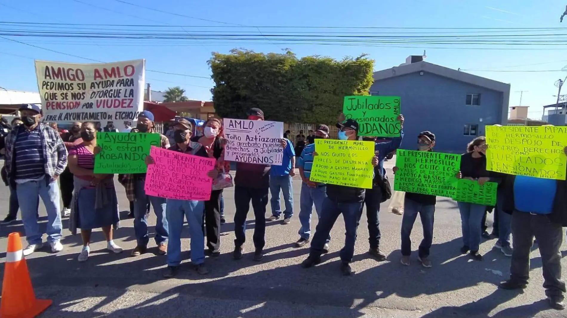 Los pensionados y jubilados protestan en Hermosillo